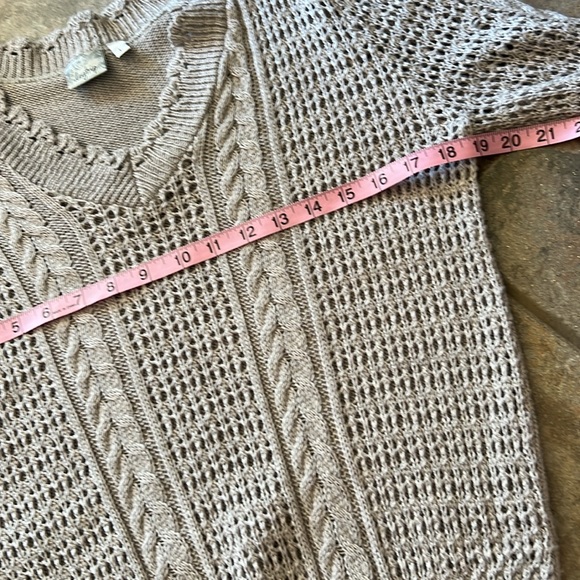 ⭐️BOGO FREE⭐️ DAYTRIP Like New V-Neck Knit Sweater - Picture 7 of 9